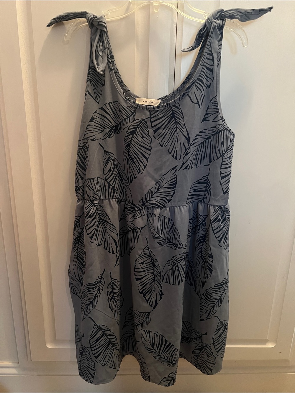 entro Gray Blue Leaf-Print Tie-Shoulder Dress